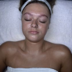 Silk Wax & Esthetics - Facial