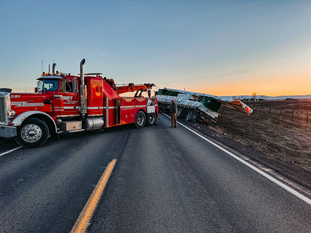 WOODY’S TOWING AND RECOVERY Updated June 2024 11 Photos 735 Upper