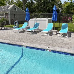 Tern Inn - Pool Loungers