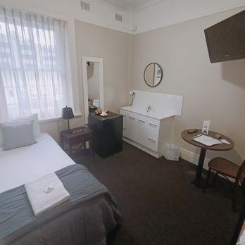 Hotel Gosford - Clean comfortable room at daytime just hours before Saturday night. - Bars Near Me - Gosford, NSW Hotel Gosford - Clean comfortable room at daytime just hours before Saturday night. - Bars Near Me - Gosford, NSW