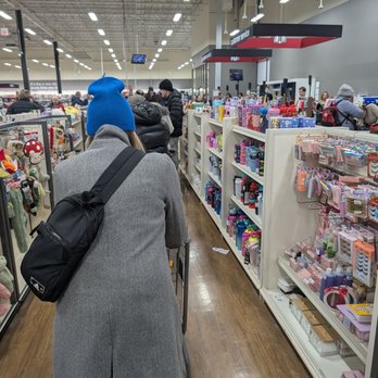 Winners - Long lineup - Department Stores Near Me - Vaughan, Ontario