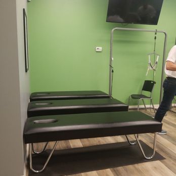 Abundant You Chiropractic & Wellness - Lotsa tables - Chiropractors Near Me - Hilliard, Ohio