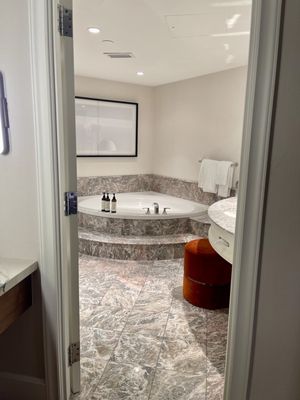 Vogue Hotel Montreal Downtown, Curio Collection by Hilton by null