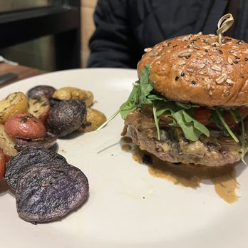 True Food Kitchen - The O.G. Grass-Fed Burger and roasted potato's - New American Near Me - Tucson, Arizona True Food Kitchen - The O.G. Grass-Fed Burger and roasted potato's - New American Near Me - Tucson, Arizona