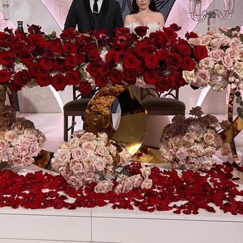Nora's Designed Flowers - Our head table - Florists Near Me - North Hollywood, California Nora's Designed Flowers - Our head table - Florists Near Me - North Hollywood, California