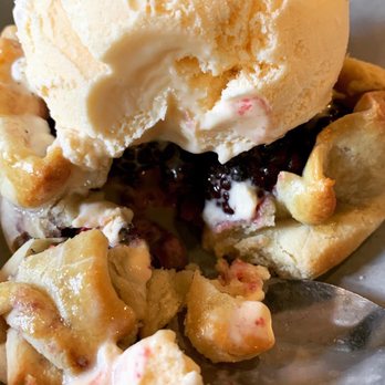 Farmers Gastropub - Blackberry Tartlet.  beyond amazing! - Gastropubs Near Me - Springfield, Missouri
