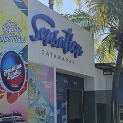 Sensation Catamaran - Entrance
