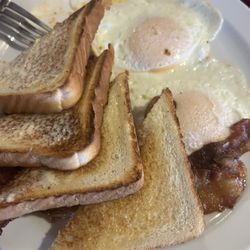 Rochelle's Restaurant - Eggs , bacon & toast