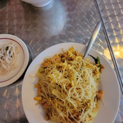 Jianghu Cafe - Signature Mei Fun- rice noodles with curry, shrimp, chicken