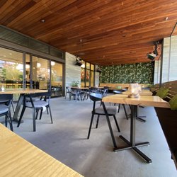 Lola’s Cafe Bar