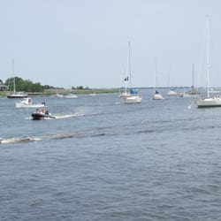 Waterfront Promenade Park - Lots of boats on the river.
