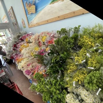 Trader Joe's - Quite a variety of fresh cut flowers - Grocery Near Me - St. Petersburg, Florida Trader Joe's - Quite a variety of fresh cut flowers - Grocery Near Me - St. Petersburg, Florida