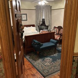 Bentley House Bed & Breakfast - The Green Room