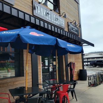 Yankee Lobster - Entrance and dog friendly patio dining. - Seafood Markets Near Me - Boston, Massachusetts