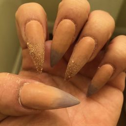 Am sorry but this is not am ombre they are lumpy not even and streaky.