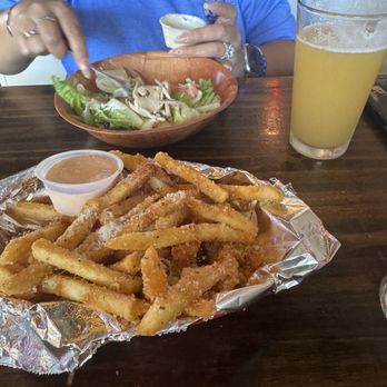 600 Degrees - Garlic-Parmesan Dry Rub fries with an amazing dipping sauce. - Bars Near Me - Round Rock, Texas