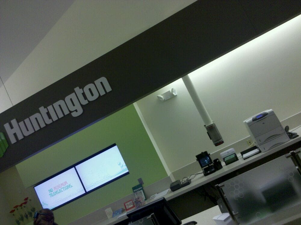HUNTINGTON BANK Updated October 2024 24615 Chagrin Blvd, Beachwood
