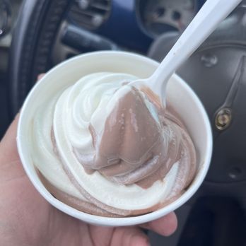 King Kone Creamery - Twist - Ice Cream & Frozen Yogurt Near Me - Hummelstown, Pennsylvania