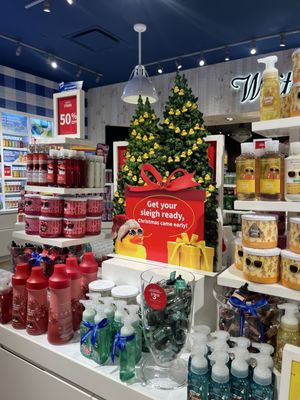 レビン　bath&body works まとめ売り Bath & Body Works, 50 Fox Run Rd, Newington, NH 03801, US - MapQuest