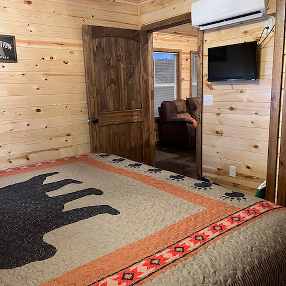 Longs Resort on Grand Lake - Papa's Hideaway Bedroom to Living Room view - Hotels Near Me - Grove, Oklahoma Longs Resort on Grand Lake - Papa's Hideaway Bedroom to Living Room view - Hotels Near Me - Grove, Oklahoma