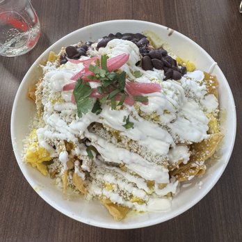 Con Huevos - Chilaquiles with chicken and green sauce - Mexican Near Me - Los Angeles, California