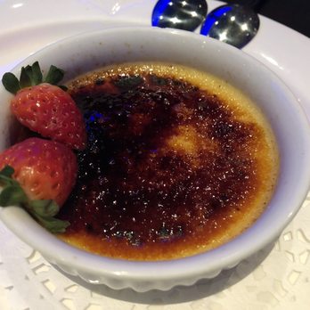 Viva - a bowl of creme with strawberries - Modern European Near Me - Quebec City, Quebec Viva - a bowl of creme with strawberries - Modern European Near Me - Quebec City, Quebec