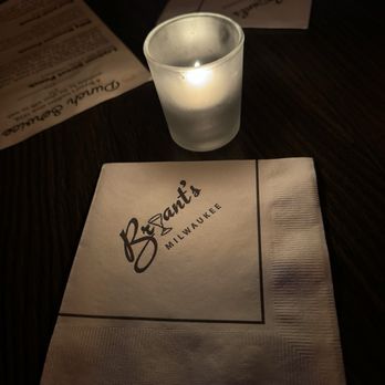 Bryant's Cocktail Lounge - Ambiance - Lounges Near Me - Milwaukee, Wisconsin