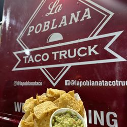 La Poblana - chips and guacamole