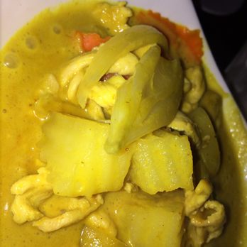 Charm Thai Eatery - Yellow chicken curry - Thai Near Me - San Mateo, California