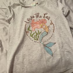 Beachcomber Bill's - T-shirt it's light grey and really cute
