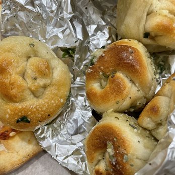 La Vera Pizzeria - Garlic Knots (5) - Italian Near Me - New York, New York