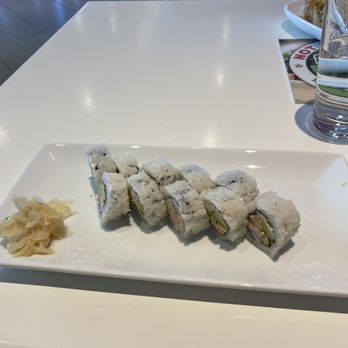 Fresko - Salmon avocado Classic Roll - Kosher Near Me - Aventura, Florida Fresko - Salmon avocado Classic Roll - Kosher Near Me - Aventura, Florida