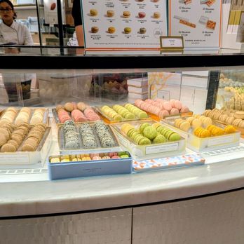 Harrods Food Hall - Pastries - Cheese Shops Near Me - London, XGL Harrods Food Hall - Pastries - Cheese Shops Near Me - London, XGL