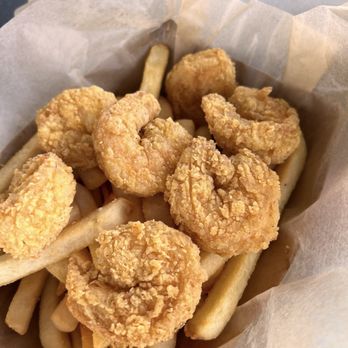 Big Ray's Fish Camp & Grille Riverwalk - Shrimp basket - Seafood Near Me - Tampa, Florida