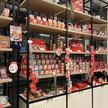Chocolats Favoris - displays - Desserts Near Me - Vancouver, British Columbia Chocolats Favoris - displays - Desserts Near Me - Vancouver, British Columbia