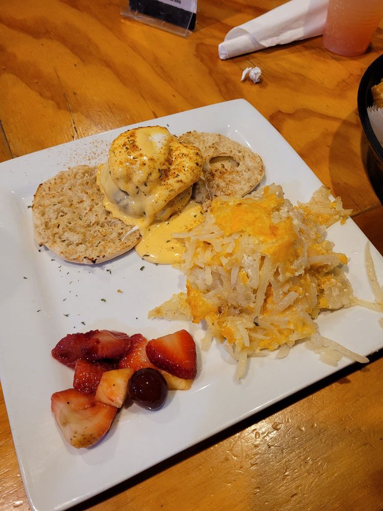 Henry's Restaurant & Bar
