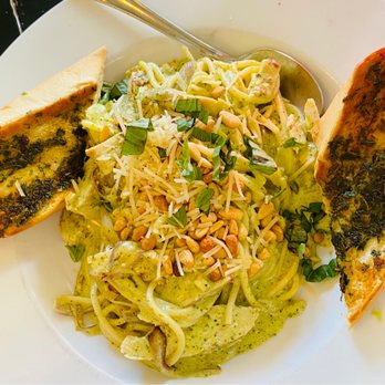 808 OLD TOWN  - Chicken Pesto Pasta, note pine nuts and garlic bread - Hawaiian Near Me - Wailuku, Hawaii
