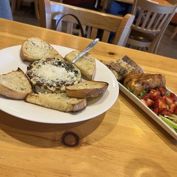 M'tucci's Moderno - Spinach dip and fried Brie appetizers - Italian Near Me - Rio Rancho, New Mexico M'tucci's Moderno - Spinach dip and fried Brie appetizers - Italian Near Me - Rio Rancho, New Mexico