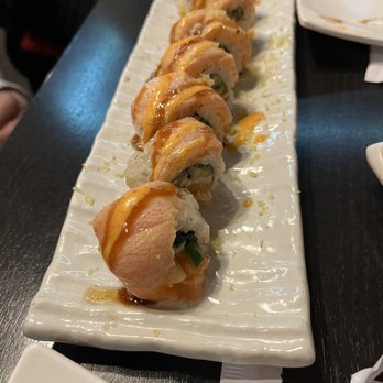 Tsuri - Salmon Roll - Sushi Bars Near Me - Los Angeles, California
