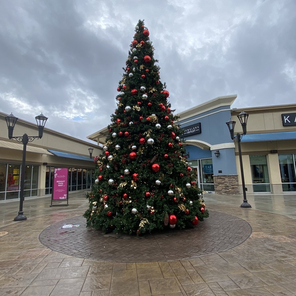 Tanger Outlets Asheville - Christmas Tree - Outlet Stores Near Me - Asheville, North Carolina Tanger Outlets Asheville - Christmas Tree - Outlet Stores Near Me - Asheville, North Carolina