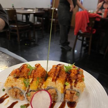 Starfish Sushi - Volcano roll with beautiful presentation - Sushi Bars Near Me - Downey, California