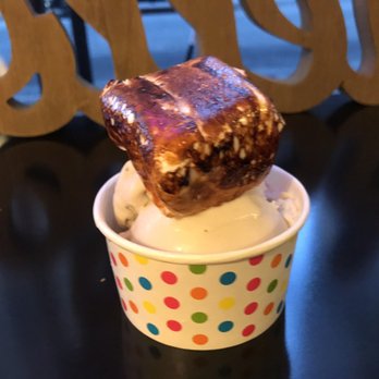 Hello Honey - Honey lavender with torched marshmallow - Ice Cream & Frozen Yogurt Near Me - Cincinnati, Ohio