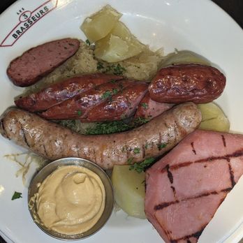 The 3 Brewers - Sausage & sauerkraut - Breweries Near Me - Kanata, Ontario
