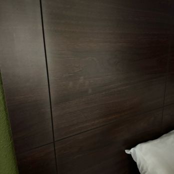 Quality Inn - Fingerprints on the headboard - Hotels Near Me - Parker, Arizona