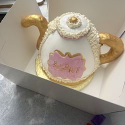The Max's Bakery - Teapot cake for a 9 year old's tea party, allergy-friendly