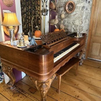 Auberge Baker - Antiques in the Inn - French Near Me - Château-Richer, Quebec