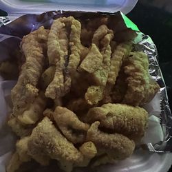 Chit Chat Lounge - Fried catfish and fries