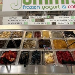 Yummis Frozen Yogurt and Cafe