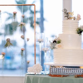KQ Elements - Hannah placed flowers on our cake when our florist accidentally forgot too. - Wedding Planning Near Me - Anaheim, California