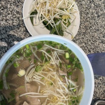 iPho - Extra Largo Pho Tai (rare beef) - Vietnamese Near Me - Inver Grove Heights, Minnesota